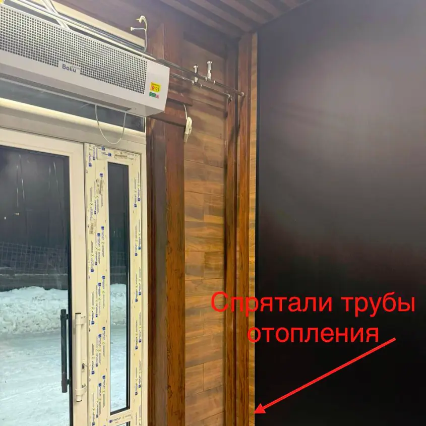 Фото 8 рейка под дерево Темный Дуб 3D на потолке торгового центра