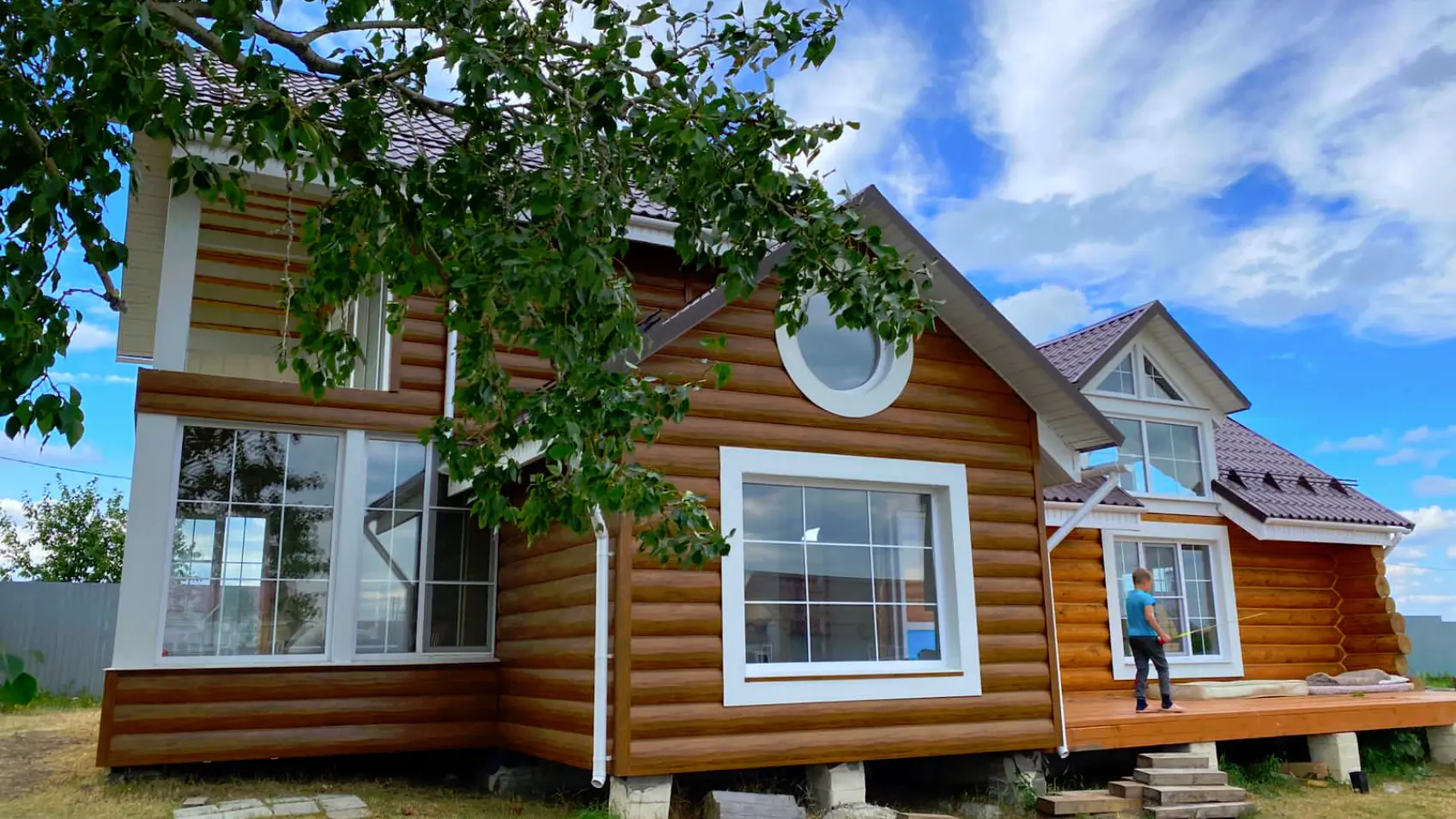 Фото 7 фасад из металлосайдинга Бревно Рубленое 4D Орех 3D Printech