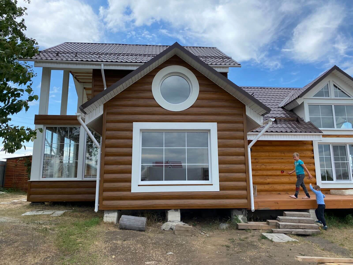 Металлический сайдинг "ЦАРЬСАЙДИНГ" на фасаде дома в Екатеринбурге